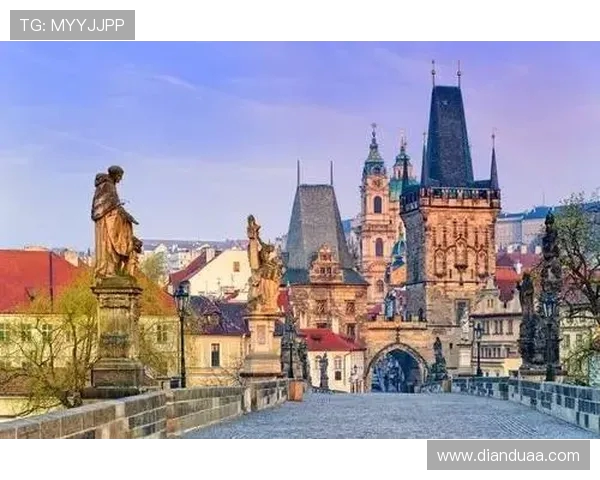 天竺青年与图圣马丁的碰撞：探索时尚与文化的交汇点